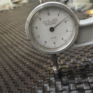 Material de zapatos de cuero tejido de vaca genuino trenzado hecho a mano para hombres - Product Image 5