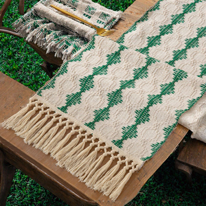 Camino de Mesa Tejido Jacquard de Estilo Retro con Borlas y Diseño Hueco para Mesas de Comedor, Mesas de Hotel y Mesas de Café - Product Image 3