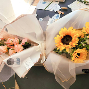 Suministros de <span class=keywords><strong>floristería</strong></span> reciclable, flores envueltas con borde dorado, impermeable, papel floral de doble color, embalaje de flores para envolver - Product Image 1