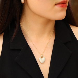 Oro placcato Zirconia cubica san valentino collana regalo ottone colorato amore a forma di cuore ciondolo collana OEM gioielli per le donne - Product Image 4