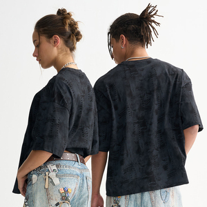 เสื้อยืดผู้ชายสไตล์สตรีทโอเวอร์ไซส์ผ้าคอตต้อนดีไซน์รูปเงาดำคอกลมมีรูเพิ่ม - Product Image 5