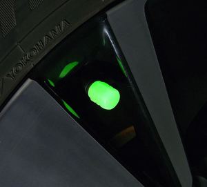 Capuchons de valve lumineux, décorations de roues de voiture, moto et vélo, fluorescents et éblouissants, qui brillent dans la nuit - Product Image 3