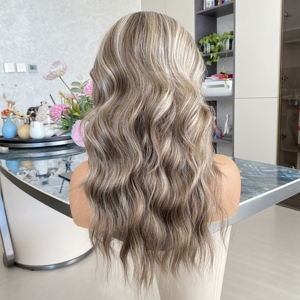 Perruques synthétiques HD 13x4 avec livraison express, blondes avec mèches châtain clair, résistantes à la chaleur, transparentes, avec une ligne de cheveux naturelle et douce - Product Image 5