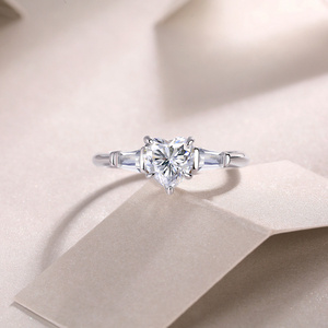 Prix de gros usine Bague Moissanite Cœur 1 carat pour Femme, Bagues à Trois Pierres <span class=keywords><strong>en</strong></span> <span class=keywords><strong>Argent</strong></span> Sterling 925, Bagues <span class=keywords><strong>en</strong></span> Pierres Précieuses Fines - Product Image 5
