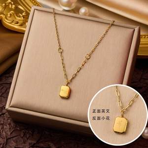 Colorfast 18K 티타늄 스틸 쥬얼리 화이트 쉘 하트 나비 사랑 로마 숫자 목걸이 파티를위한 트렌디 한 꽃 패턴 - Product Image 5