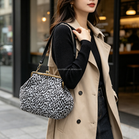 Sac à bandoulière vintage de haute qualité pour femme avec fermoir Kiss Lock, intérieur amovible, bandoulière détachable, imprimé tendance