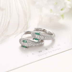 Orecchini a polsino da donna a forma di serpente con occhio in pietra verde, gioielli alla moda - Product Image 6