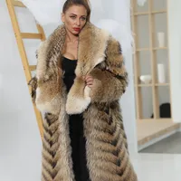 大きなオオカミの毛皮の襟の女性の豪華な冬の特大の天然アライグマの毛皮のコート