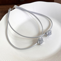 Collier ras du cou en cuir pour femme, motif fleur de rose argentée double couche, en tungstène inaltérable, style futuriste haut de gamme