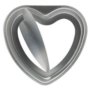 Decorator Preferred Heart Shaped Cake Pan, 8-Inch, Aluminio - Product Image 4