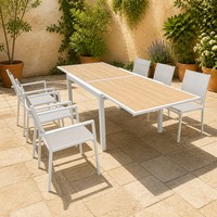 Table à manger extensible moderne pour l'extérieur avec structure en aluminium et plateau en verre céramique pour utilisation en cour