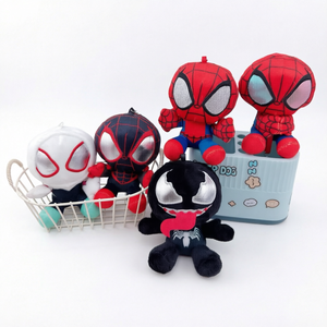 Vendita all'ingrosso di successo transfrontaliero: Giocattoli di peluche morbidi da 12 cm di Spider Hero Marvel, <span class=keywords><strong>Portachiavi</strong></span> a tema cartone animato, Ciondoli per zaino anime, Articoli per Claw Machine - Product Image 1