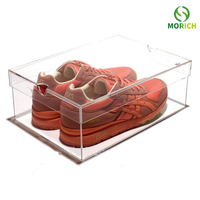 Baskets ajustée pour magasin de chaussures, boîte à chaussures en verre acrylique transparent, présentoir de chaussures de luxe en ligne avec base