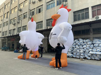 Poulet gonflable géant avec logo personnalisé pour décoration publicitaire