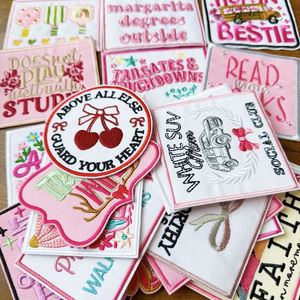 Nuevo parche termoadhesivo bordado cuadrado rosa con motivos de Niña, Mamá, Cereza, Fe y Lectura de Libros para decoración de ropa y sombreros - Product Image 2