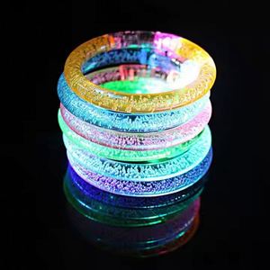 Pulsera LED Luminosa con Burbujas, Logotipo Personalizado, Material Plástico, Batería de Botón, Ideal para Conciertos, Mercados Nocturnos, Accesorios de Graduación - Product Image 3