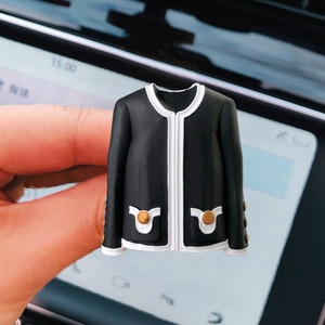 Ambientador de Coche de Lujo Único para Niñas, Clip de Ventilación con <span class=keywords><strong>Perfume</strong></span>, Cadena Moderna, Bolsa, Ropa, Belleza, Decoración Interior de Coche, Difusor de Aroma - Product Image 3