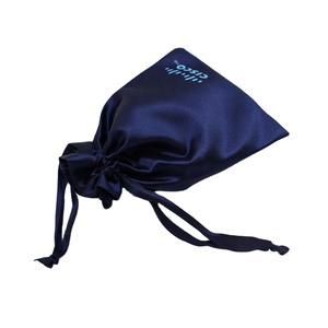 Fournisseur chinois de petites pochettes en satin personnalisées, sacs à cordon pour emballer des bijoux pour femmes - Product Image 3