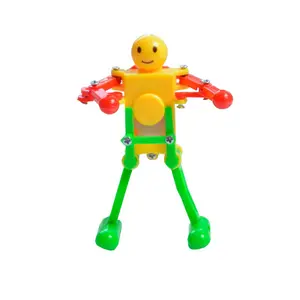 批发价格便宜的儿童有趣的发条玩具摇摆的小机器人发条跳舞玩具