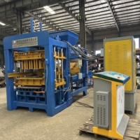 Machine automatique de moulage de blocs de béton hydraulique avec cadre robuste soudé pour environnements de travail difficiles
