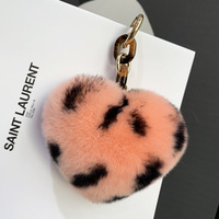 Porte-clés à pompon en peluche légère Ornement de sac en forme de coeur Premium Soft for Love Porte-clés de voiture Fuzzy Cadeau personnalisé