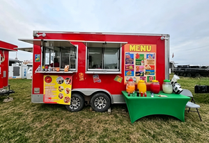 Remorque alimentaire commerciale avec station four à pizza et 3 fenêtres de service pour paninis dans la Place <span class=keywords><strong>Italienne</strong></span> Nocturne - Product Image 4