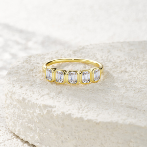 Anillo <span class=keywords><strong>de</strong></span> Eternidad Apilable <span class=keywords><strong>de</strong></span> Lujo para Mujer, con Moissanita <span class=keywords><strong>de</strong></span> <span class=keywords><strong>Plata</strong></span> <span class=keywords><strong>de</strong></span> Ley S925 Bañada <span class=keywords><strong>en</strong></span> <span class=keywords><strong>Oro</strong></span>, con Corte Esmeralda y Engaste <span class=keywords><strong>de</strong></span> 5 Piedras <span class=keywords><strong>en</strong></span> Bisel - Product Image 3
