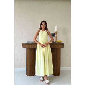 Elegante Vestido Amarillo de Lino sin Espalda, Cuello Halter, Corte A, Cintura Elástica, Transpirable, para Fiestas y Celebraciones, Estilo Casual - Product Image 5