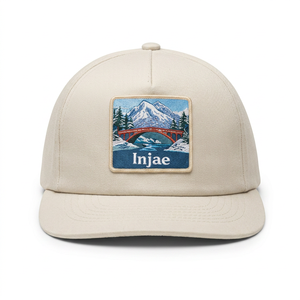 Gorra Snapback Personalizada al por Mayor con Parche Tejido, de Algodón Beige de Alta Calidad, de 5 Paneles con Visera Plana, Estilo Vintage para Deportes y Aventuras al Aire Libre - Product Image 1