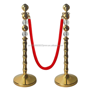 Montanti per il controllo della folla in oro cordata di velluto rosso montanti retrattili barriera in acciaio inossidabile Set di montanti lucidanti - Product Image 1