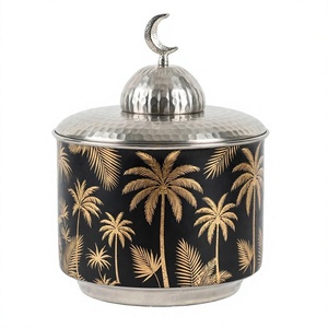 Boîte à dattes en métal de luxe, imprimé feuille de palmier noir et or, avec couvercle en forme de croissant de lune, pour la décoration du Ramadan - Product Image 1