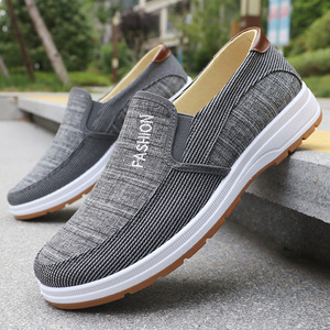 Chaussures tendance en toile de style ancien de Pékin pour hommes, respirantes et confortables, à enfiler, idéales pour le travail et la vente en gros à l'export. - Product Image 4
