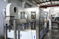Ligne complète de production d'eau minérale par l'industrie Machine d'embouteillage automatique d'eau pure 3 en 1