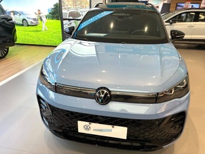 Volkswagen <span class=keywords><strong>Tiguan</strong></span> L Modelo 2025 PRO 380TSI 4WD R-Line Premium Edición Inteligente con Techo Solar Panorámico, Auto Usado en Existencia - Product Image 3