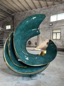 Grande fontaine extérieure moderne en acier inoxydable, sculpture abstraite en métal peint vert, élément aquatique - Product Image 6