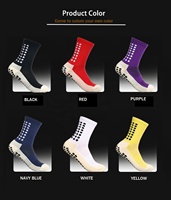 Un Ensemble de Chaussettes Antidérapantes Personnalisées à Logo et Manches de Compression Colorées, Rembourrées pour Football