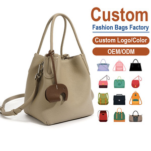 Bolso Bandolera con Textura de Lichi y Colgante de Elefante, Diseño Premium, Portátil, para Verano, Oficina y Escapadas de Fin de Semana - Product Image 1