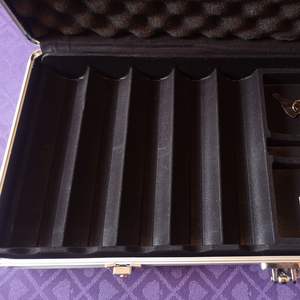 Tout nouveau étui à jetons de <span class=keywords><strong>poker</strong></span> en bakélite 500 pièces argent <span class=keywords><strong>vide</strong></span> avec clés OEM/ODM étui à outils personnalisable avec de légers dommages - Product Image 3