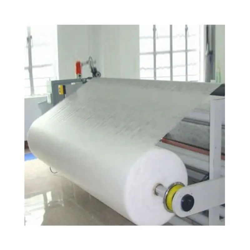 Rollo de tela de materia prima blanca Ultralsoft Spunbond Reciclaje PP Proveedor de tela no tejida para pañales