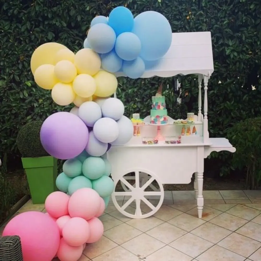 Chariot de présentation de nourriture de bonbons du désert de style moderne Décoration de mariage avec fleur en bois et Offre Spéciale