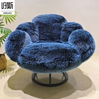 Fauteuil de luxe en peluche longue avec base pivotante à 360 degrés pour salon, chambre et aménagement d'aire de check-in pour influenceurs
