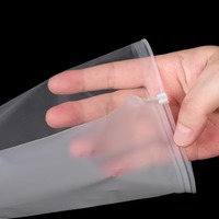 Sac d'emballage pour vêtements en CPE avec fermeture éclair durable, logo personnalisé, fermeture répétée, matériau givré auto-scellant
