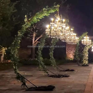 Vendita calda 8 piedi di altezza in metallo nero mezza mezzaluna luna semicerchio lampadario sfondo espositore per decorazione di nozze festa - Product Image 3