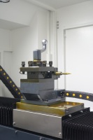 Torno CNC Automático de Alta Precisión YUJIE AMR26L con Doble Husillo, Guía Lineal Estable y Sonda 3D para Reparación de Ruedas