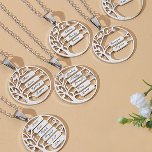 <span class=keywords><strong>Collier</strong></span> <span class=keywords><strong>Arbre</strong></span> <span class=keywords><strong>de</strong></span> <span class=keywords><strong>Vie</strong></span> Personnalisé avec Pendentif <span class=keywords><strong>Arbre</strong></span> Généalogique et Noms <span class=keywords><strong>de</strong></span> Enfants et Petits-enfants, Breloque Cercle Gravée en <span class=keywords><strong>Argent</strong></span> ou Or, <span class=keywords><strong>Collier</strong></span> <span class=keywords><strong>Arbre</strong></span> Généalogique - Product Image 3