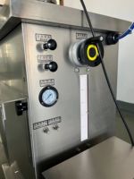 Machine de remplissage automatique intelligente à circulation d'eau, à température constante, avec agitation et dosage quantitatif pour crèmes et argiles capillaires