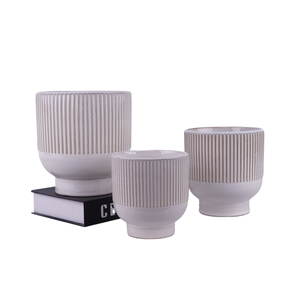Nordique <span class=keywords><strong>moderne</strong></span> Mini pot de plante en céramique Design mignon finition émaillée de haute qualité intérieur décor à la maison application de <span class=keywords><strong>jardin</strong></span> <span class=keywords><strong>pour</strong></span> une utilisation au sol - Product Image 1