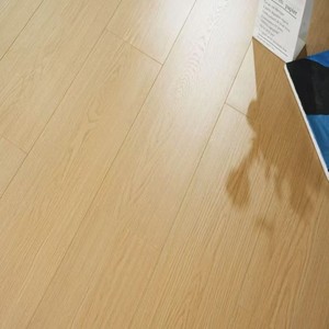 Suelo <span class=keywords><strong>laminado</strong></span> impermeable de primera calidad con ranura de bloqueo para instalación de <span class=keywords><strong>escaleras</strong></span> y <span class=keywords><strong>parquet</strong></span> Stock disponible AC5 AC4 AC3 - Product Image 1
