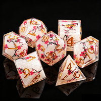 Lot de dés polyédriques en résine à bords vifs personnalisés avec motif autocollant pour jeux de table DND TRPG et divertissement
