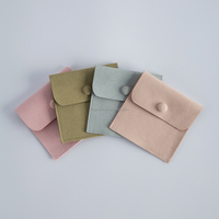 8x8cm Mini Zachte Microvezel Etui met Knoopsluiting voor Oorbellen Ring Ketting Sieraden Cadeauverpakking